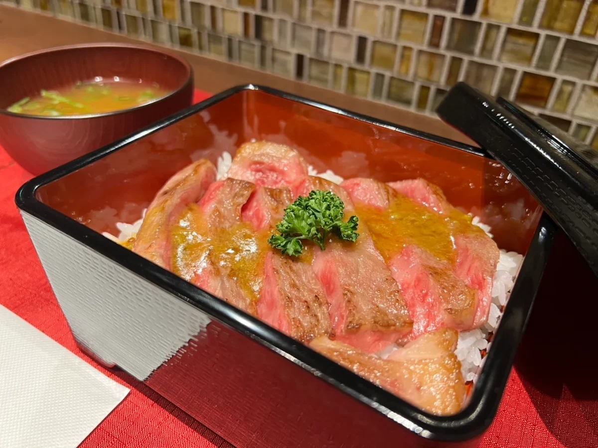 炭火ステーキShinya